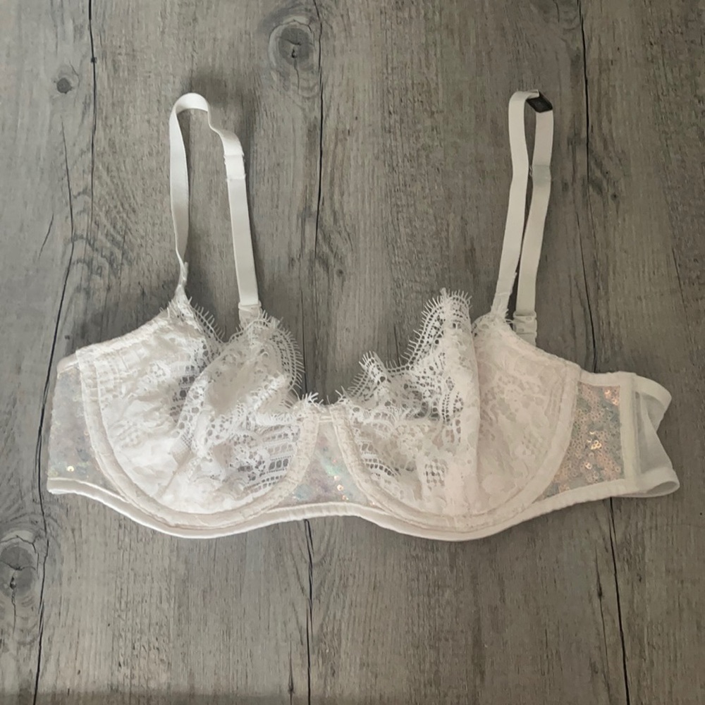 Victoria’s Secret white lace bra size 34B NEW